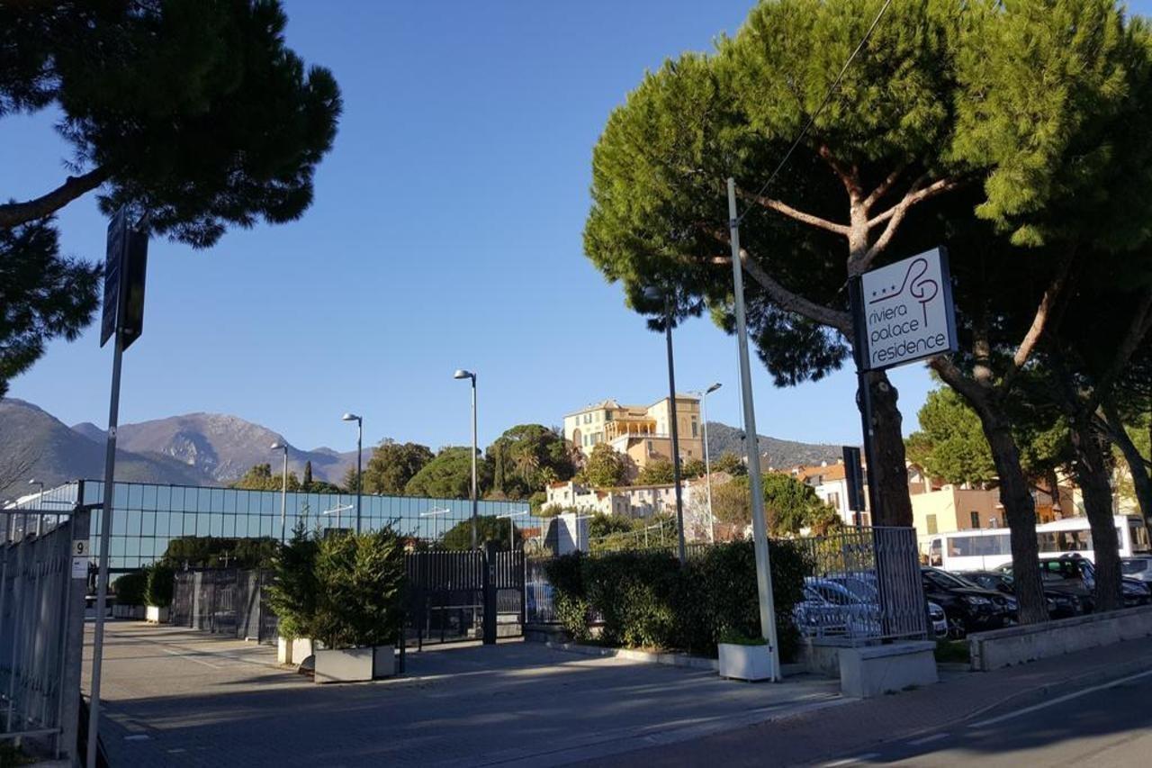 Riviera Palace Residence Loano Bagian luar foto
